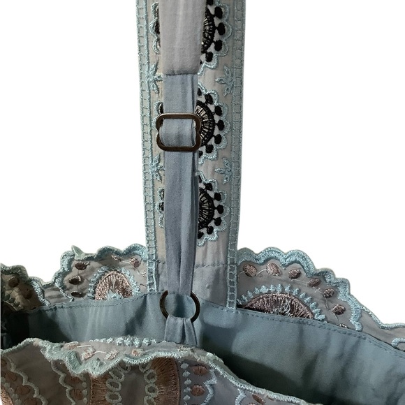 BCBGMAXAZRIA RunwayEmbroidered
Sundress with Scalloped Edges size Small - Picture 9 of 16